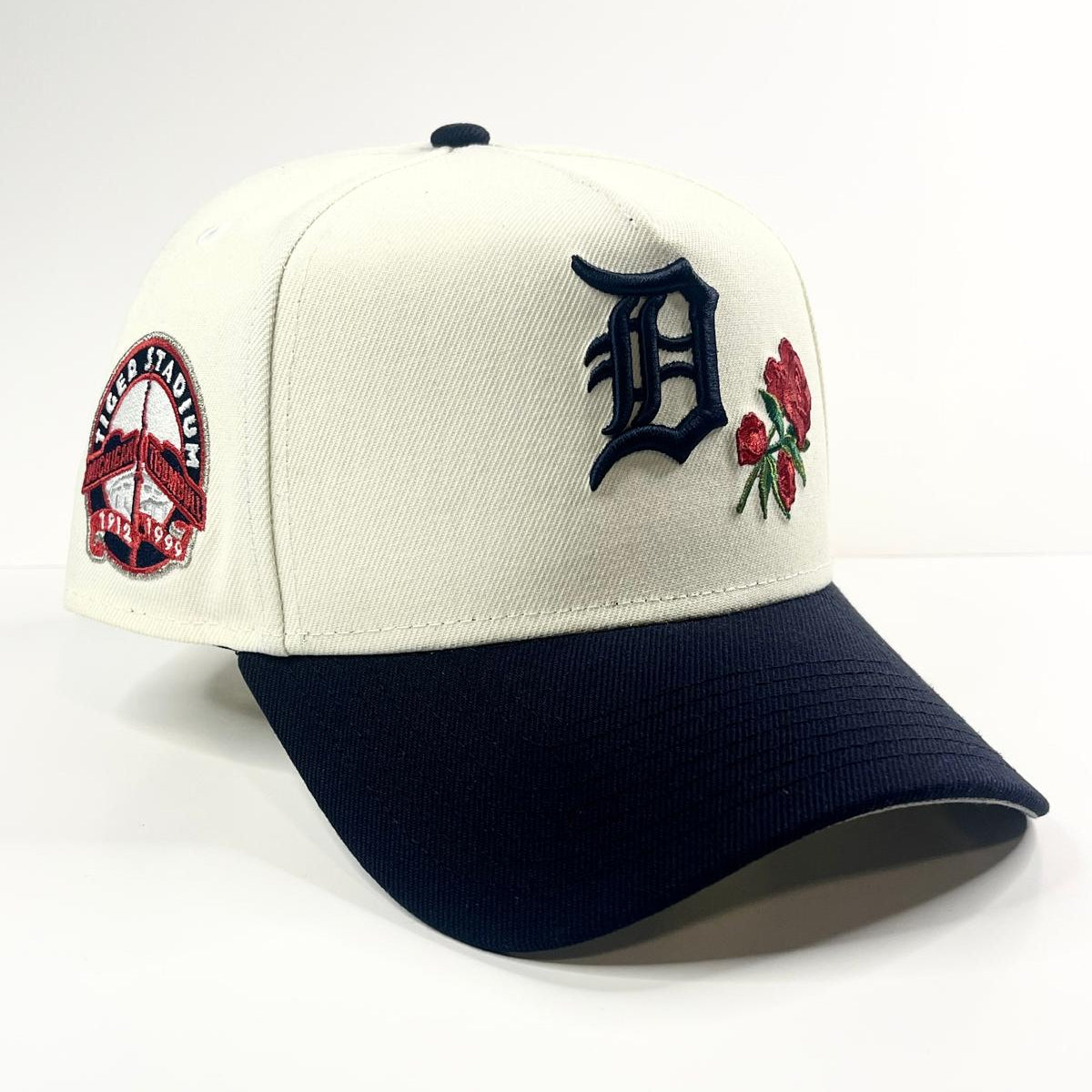 9FORTY A-Frame Detroit Tigers "Tigers Stadium" Side Patch Snapback - Chrome/Navy